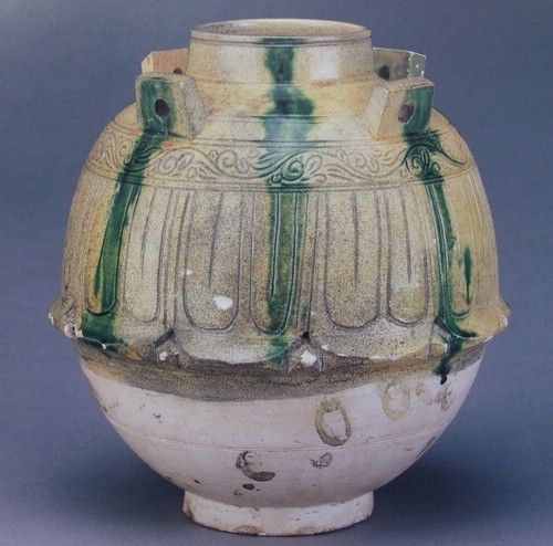黃釉綠彩四系罐 北齊武平七年(576年)濮陽(yáng)李云墓出土