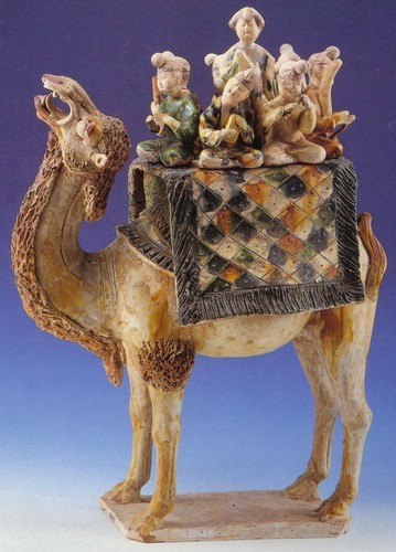唐三彩載樂(lè)駝 高56.2厘米 陜西歷史博物館藏 唐三彩載樂(lè)駝 高56.2厘米 陜西歷史博物館藏