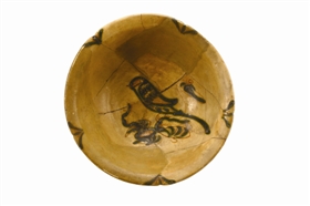 圖2 唐長(zhǎng)沙窯青釉褐彩鳥荷盆 內(nèi)底