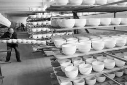 1��25����ꖳǿh�S���ɘI(y��)��˾�T�������a(ch��n)�����մ���ԓ�h�Ԉ@�^(q��)���d�w��ץ�(xi��ng)Ŀ����(qi��ng)�Ƽ�����������F(xi��n)���մɮa(ch��n)�I(y��)�����r(n��ng)��͘I(y��)�ṩƽ�_(t��i)��������(sh��)�F(xi��n)�ˮa(ch��n)Ʒ��Ԫ�����a(ch��n)�I(y��)朗l�������a(ch��n)�@�^(q��)����������8000�˵ķ�(w��n)���͘I(y��)��