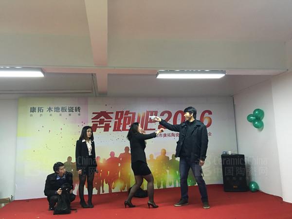 �����մ�2015����x���(hu��)�A�M��Ļ