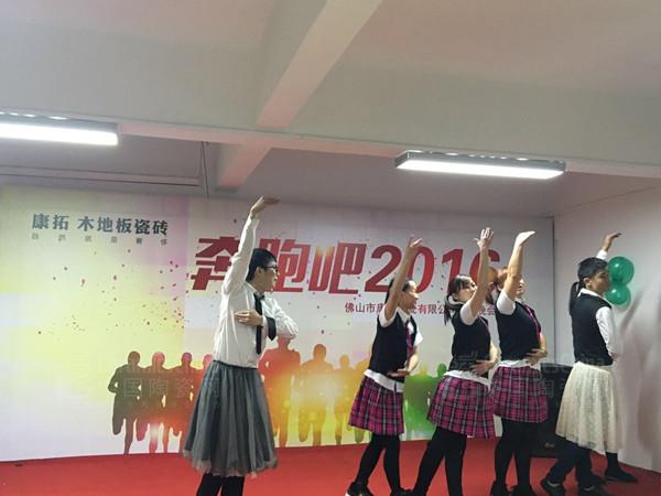 �����մ�2015����x���(hu��)�A�M��Ļ