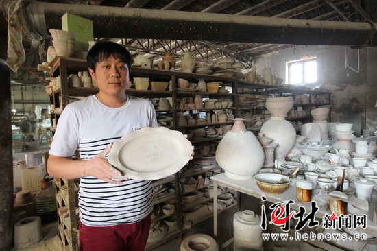 【唐山工匠】制胎工:陶瓷工藝中的“獨(dú)行俠”(圖) 【唐山工匠】制胎工:陶瓷工藝中的“獨(dú)行俠”(圖)