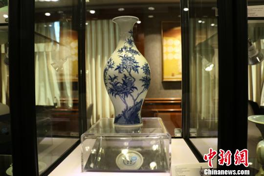 չ�����峯Ӻ�����g�໨ɽʯ�һ��y�ϙ�ƿ��